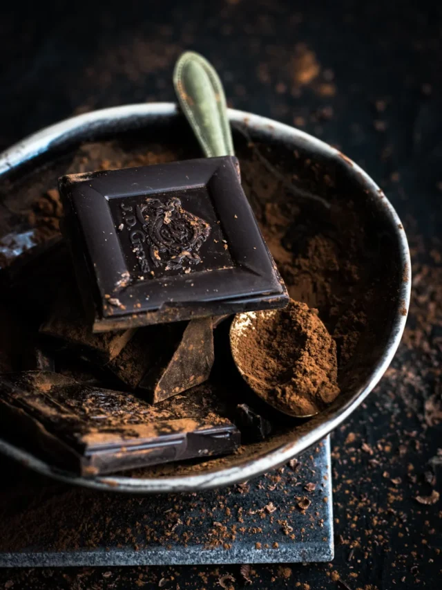 10 REASONS FOR GOOD HEALTH IN THE DARK CHOCOLATE
